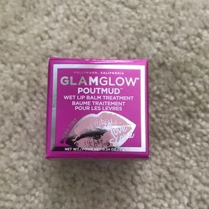 Glam Glow Pout Mud “Love Scene”